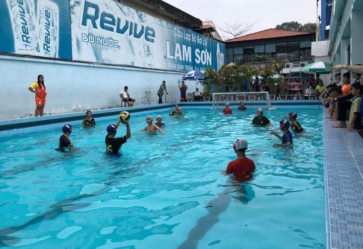 水球比賽一瞥。