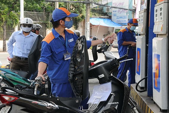 從昨(2)日下午4時30分起，RON95-III汽油每公升漲383元。（示意圖源：互聯網）