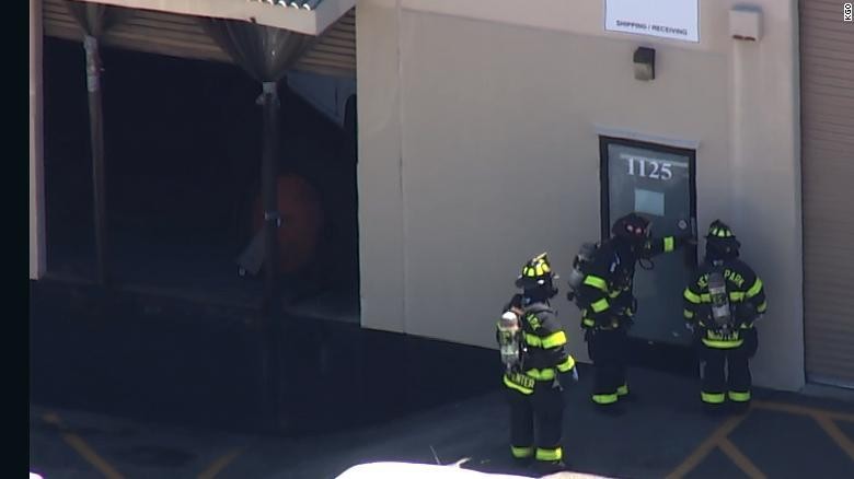 消防人員趕到現場。（圖源：CNN）