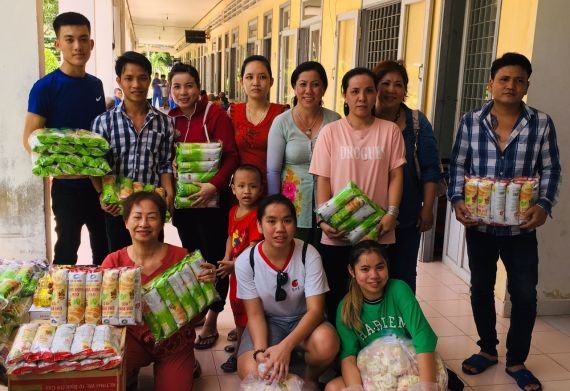 慈善團在美萩精神病中心合照。