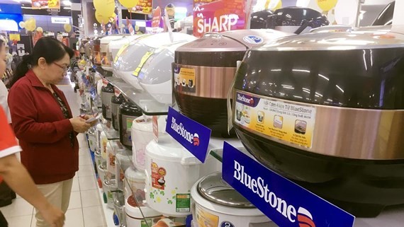 顧客在本市某超市選購電子、電器設備。