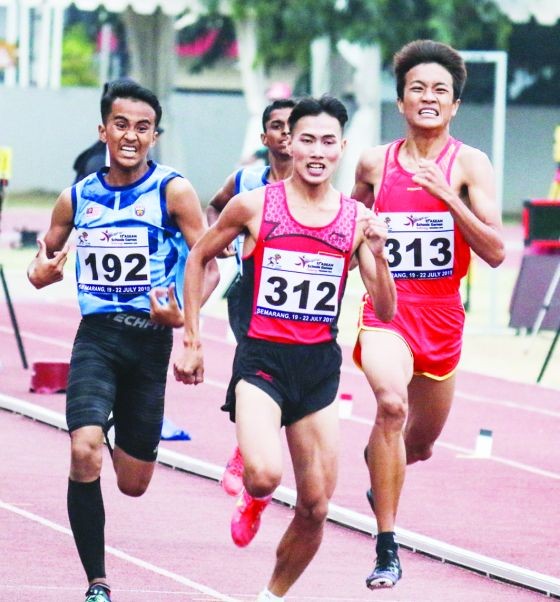 黎進龍與梁德福(右一和右二) 奪得男子1500米的1金1銀。