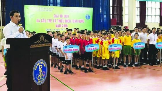 全國青少年踢毽錦標賽現場開幕式一瞥。