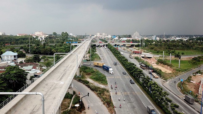 投資基礎設施系統將有助推動各個服務業發展。