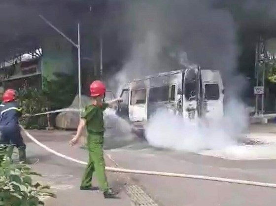 消防力量趕抵現場滅火。（圖源：互聯網）