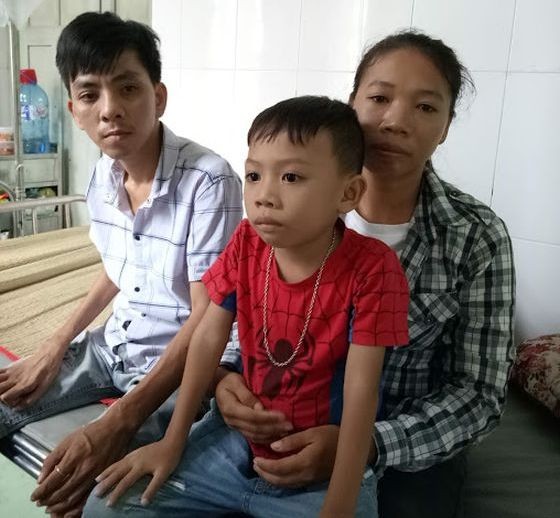 日前國康在兒童醫院接受輸血。