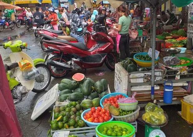 平盛郡黃花探街的自發性街市。