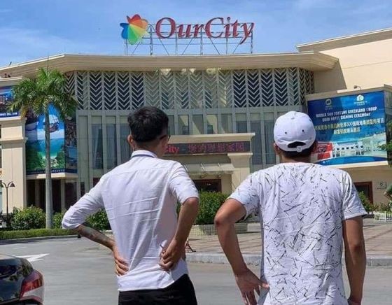 公安部27日下午與海防市公安廳配合突擊檢查海防市楊京郡海城坊范文同街第9公里的Our City都市區。（圖源：明山）