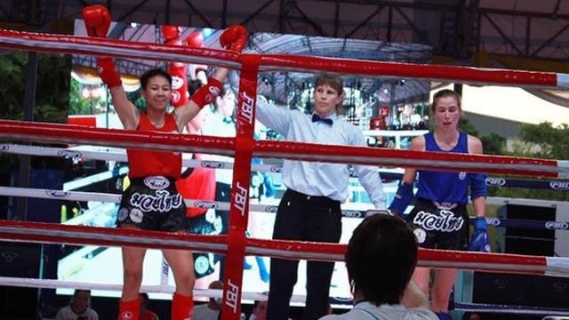 裴燕莉（左一）。（圖源：互聯網）