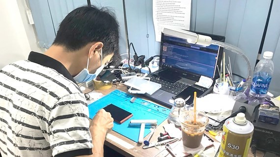 消費者在決定購買二手手機前，須深入瞭解。