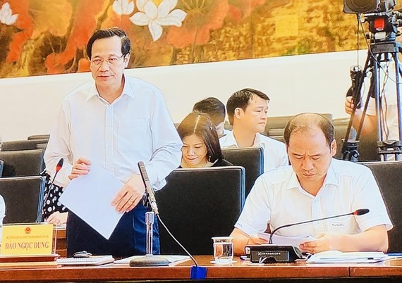 勞動與榮軍社會部長陶玉蓉（前左）在會議上發言。（圖源：英芳）