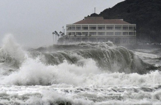 強颱風“羅莎”於15日在日本西部登陸。（圖源：互聯網）