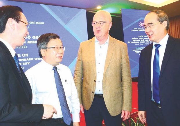 國際水平人力培訓乃重點任務 ảnh 1