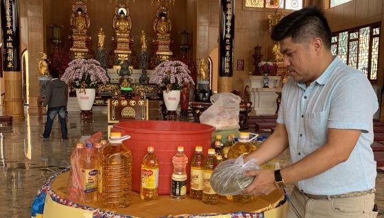 善信參加本市第六郡草堂禪寺的盂蘭盆會。