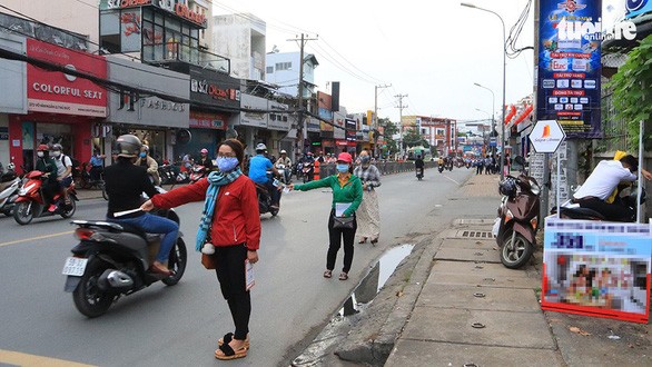 守德郡武文銀街上派發廣告傳單行徑。