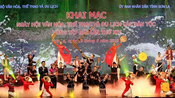 第十四次西北區域各少數民族文體與旅遊盛會活動開幕式文藝表演節目。（圖源：德俊）