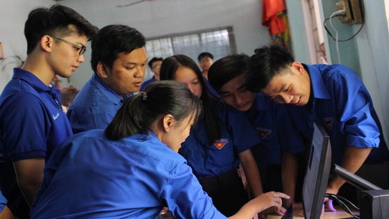 300台電腦獲得志願組贈送給各所學校。