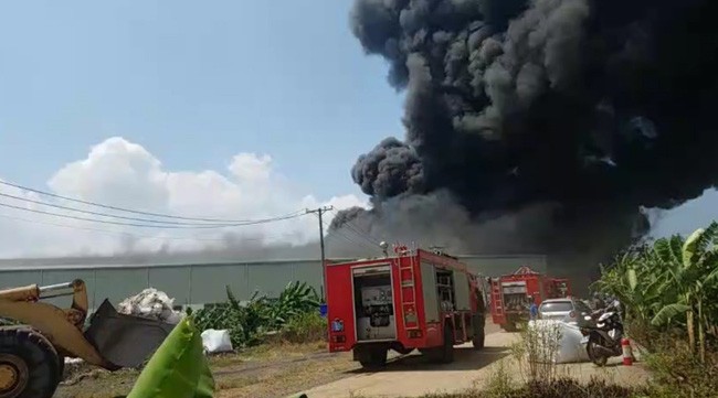 消防車隊趕抵火警現場。（圖源：越通社）