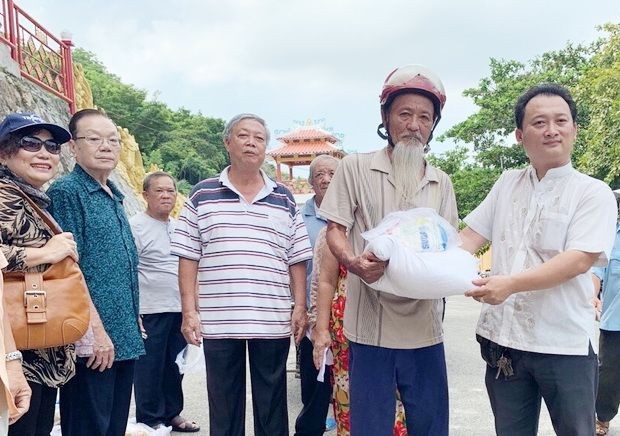 浸石天后宮派發盂蘭濟貧 ảnh 1