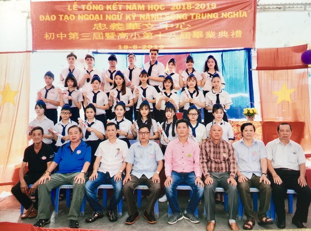 忠義華文學校舉行畢業典禮 ảnh 1