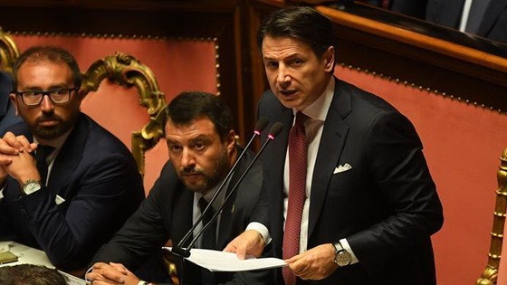 孔特20日下午在參議院發表講話，宣佈將辭去總理一職。（圖源：新華社）