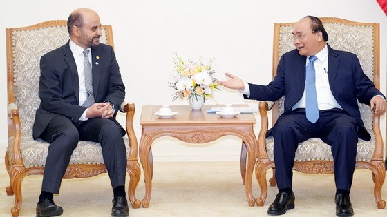 政府總理阮春福（右）接見石油輸出國組織(OPEC)的國際發展基金(OFID)主任阿卜杜勒‧哈米德。（圖源：光孝）