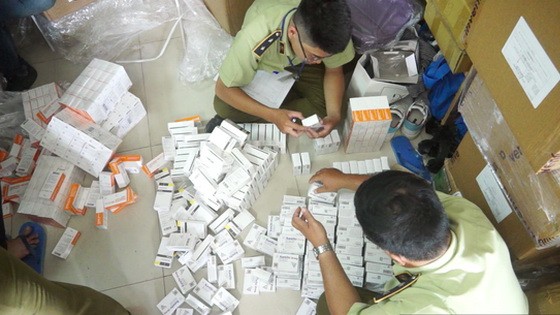 查獲的大量走私藥品。（圖源：C.T）