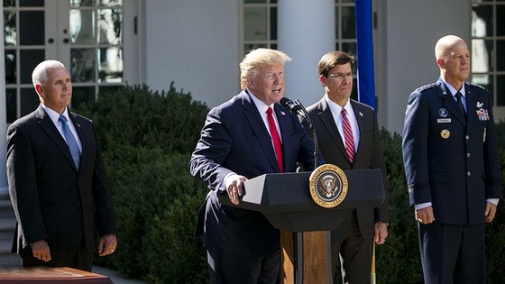 當地時間8月29日，美國華盛頓，美國總統特朗普表示，他取消了本週末對波蘭的訪問，因為颶風“多里安”即將襲擊佛羅里達州，副總統彭斯將代替他前往波蘭。（圖源：新華社）