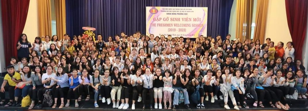 多個國家駐本市總領事、東方學系的講師、新舊大學生應邀出席。