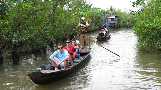 外國遊客參觀九龍江平原。（圖源：互聯網）