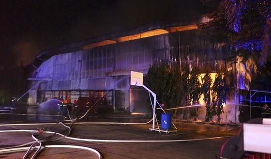 消防隊聞訊後趕抵火警現場進行滅火。（圖源：天王）