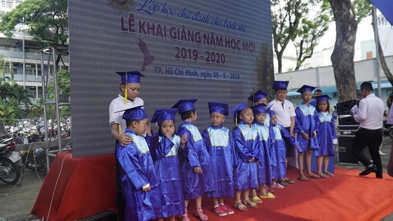 學習班特殊開學典禮一瞥。（圖源：燕兒）