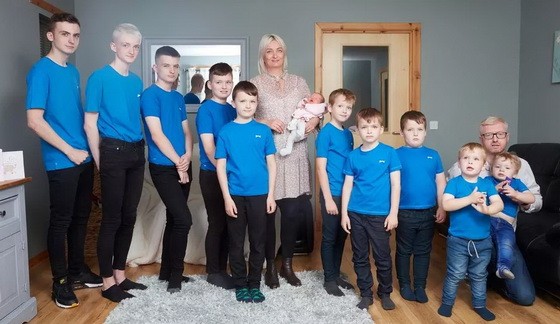 蘇格蘭羅斯郡一對夫妻，在15年間陸續生了10名男孩，創下英國國內紀錄。（圖源：互聯網）