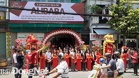 儘管未獲批准，但ALIBABA公司仍為ALIBABA邊和分行舉行開張儀式。（圖源：同奈報）