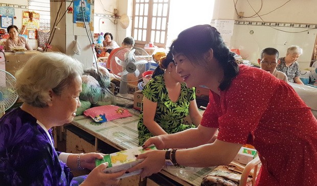 中國商會胡志明市分會中秋送暖 ảnh 1