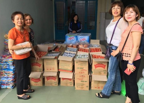 平西市場商販於日前組團前往第一兒童醫院舉辦”情滿中秋”活動。