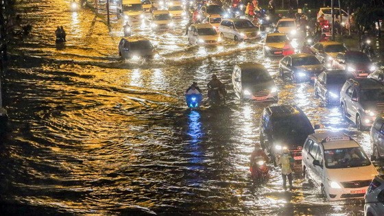 平盛郡的阮友景街嚴重受淹。（圖源：瓊陳）
