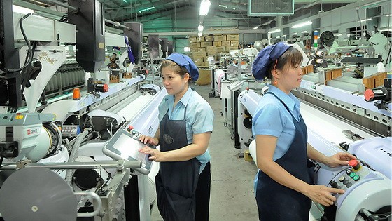 紡織品成衣業建議退休年齡為 55 歲。（圖源：互聯網）