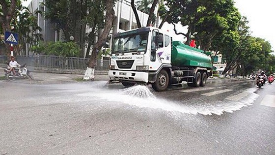 22號國道路面清潔工作現場一瞥。（圖源：玉成）