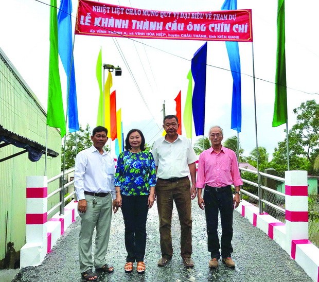 豐富會館為堅江省窮鄉建橋 ảnh 1