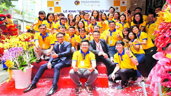 順捷旅行社於昨(17)日上午舉辦的辦公樓落成暨喬遷慶典儀式。