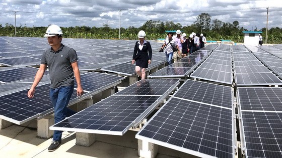 圖為後江省某一太陽能發電廠工程。（圖源：秀苑）