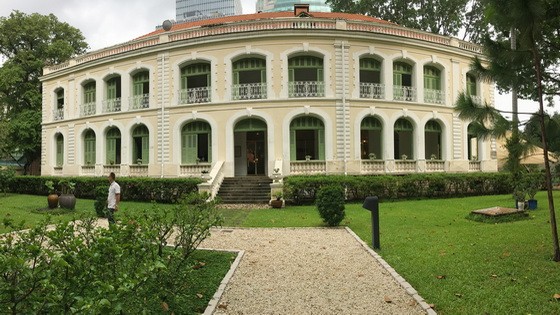 位於第一郡濱藝坊阮氏明開街27號的法式官邸一瞥。（圖源：妝台）