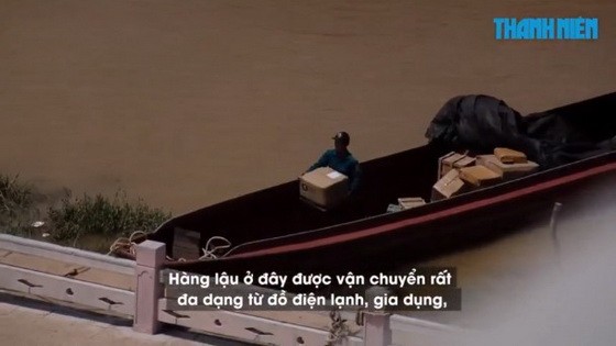 私貨從中國東興市運送至芒街國際口岸哨所1號公里碼頭區域。（圖源：TNO視頻截圖）