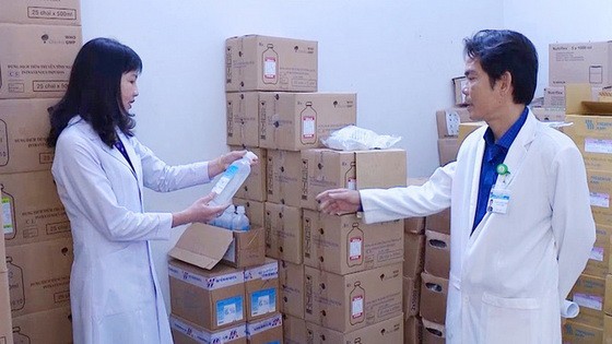 用於治療登革熱病的Refontan高分子液體正短缺。