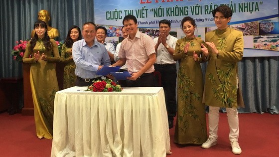 對塑料廢棄物說“不”徵文比賽發起儀式。（圖源：阮瓊）