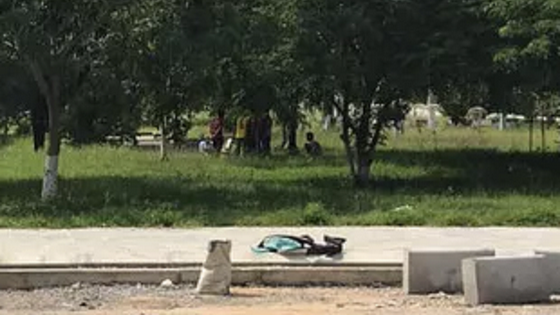 當地警方在案發現場進行勘查。（圖源：Tr. Thường）