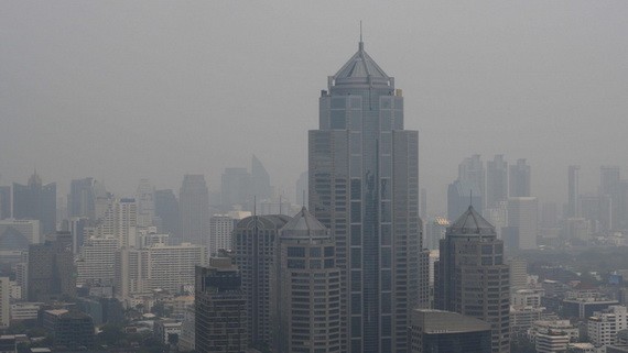 泰國考慮遷都:曼谷空氣污染問題嚴重,是巴育考慮遷都的原因之一。圖為9月30日,曼谷受霧霾籠罩的情形。(圖源:VCG)