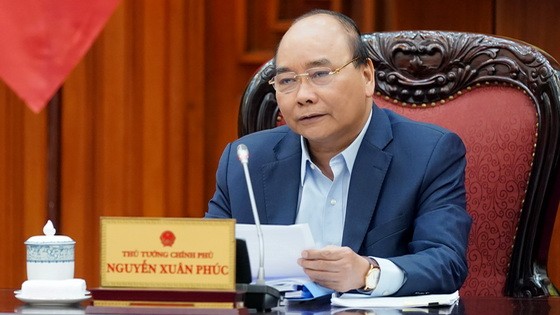 阮春福總理主持會議並發表講話。（圖源：光孝）