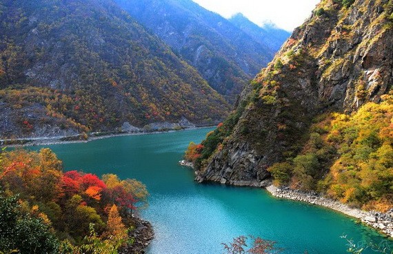 有“小九寨溝”之稱的松坪溝。